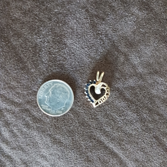 Gold Charm - Picture 2 of 4